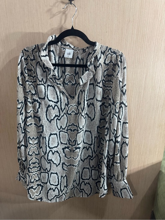 CAbi Tops - CAbi Snake-Print V-Neck Blouse in Cream & Black Size XL